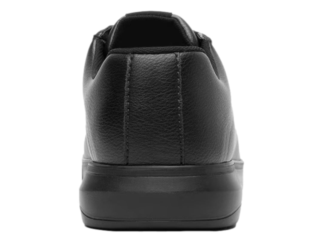 Zapato casual Flexi color negro con agujetas y suela plana.