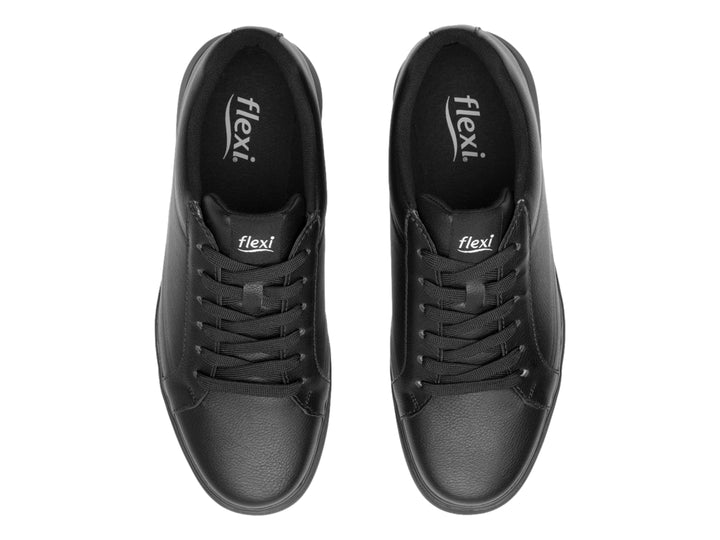Zapato casual Flexi color negro con agujetas y suela plana.