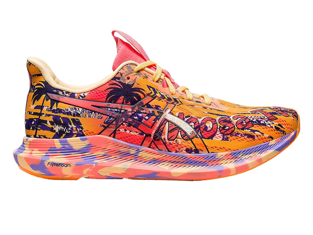 Tenis de running ASICS Noosa Tri 14 color naranja con diseños multicolores y suela amortiguada.
