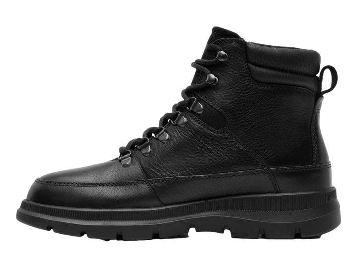 Bota negra de cuero marca Flexi con cordones y suela gruesa.
