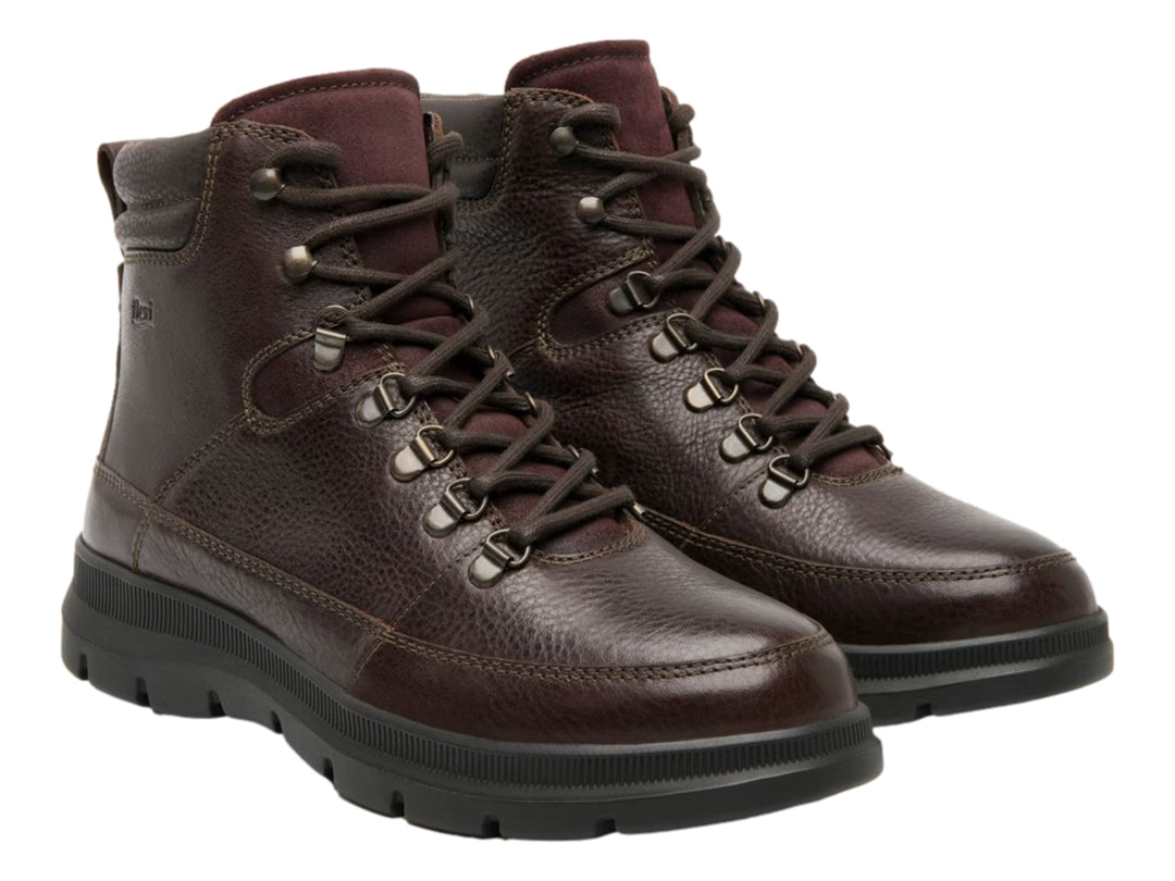 Bota casual Flexi de cuero color café oscuro con suela negra robusta y cordones.