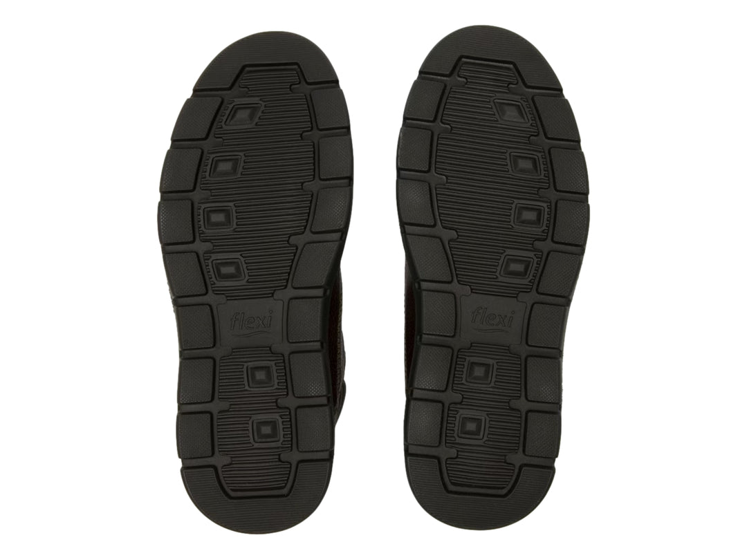 Bota casual Flexi de cuero color café oscuro con suela negra robusta y cordones.