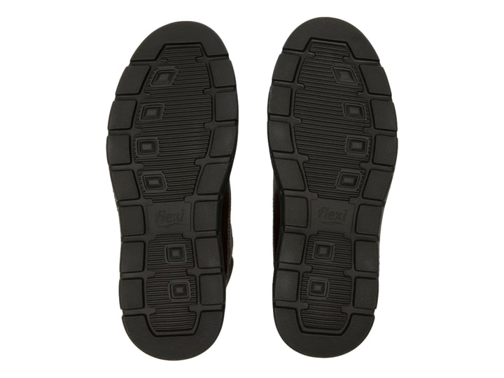 Bota casual Flexi de cuero color café oscuro con suela negra robusta y cordones.