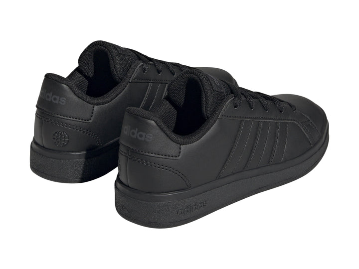 Tenis Adidas Grand Court 2.0 en color negro total, vista lateral sobre fondo blanco.