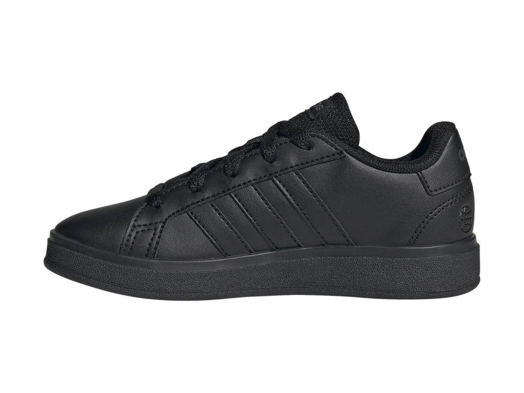 Tenis Adidas Grand Court 2.0 en color negro total, vista lateral sobre fondo blanco.