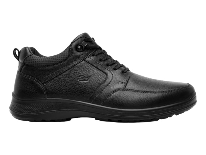 Zapato casual Flexi para Hombre en color negro, material de cuero con cordones y suela negra.