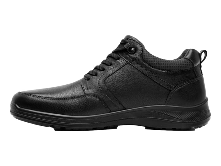 Zapato casual Flexi para Hombre en color negro, material de cuero con cordones y suela negra.