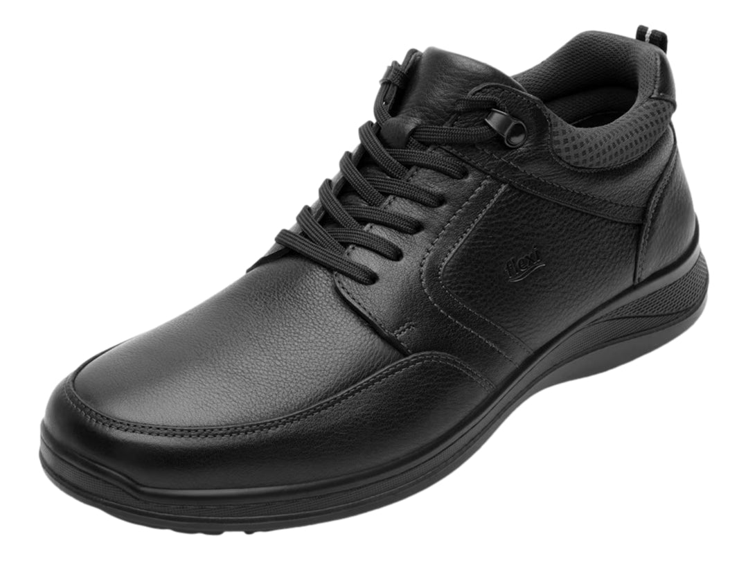 Zapato casual Flexi para Hombre en color negro, material de cuero con cordones y suela negra.