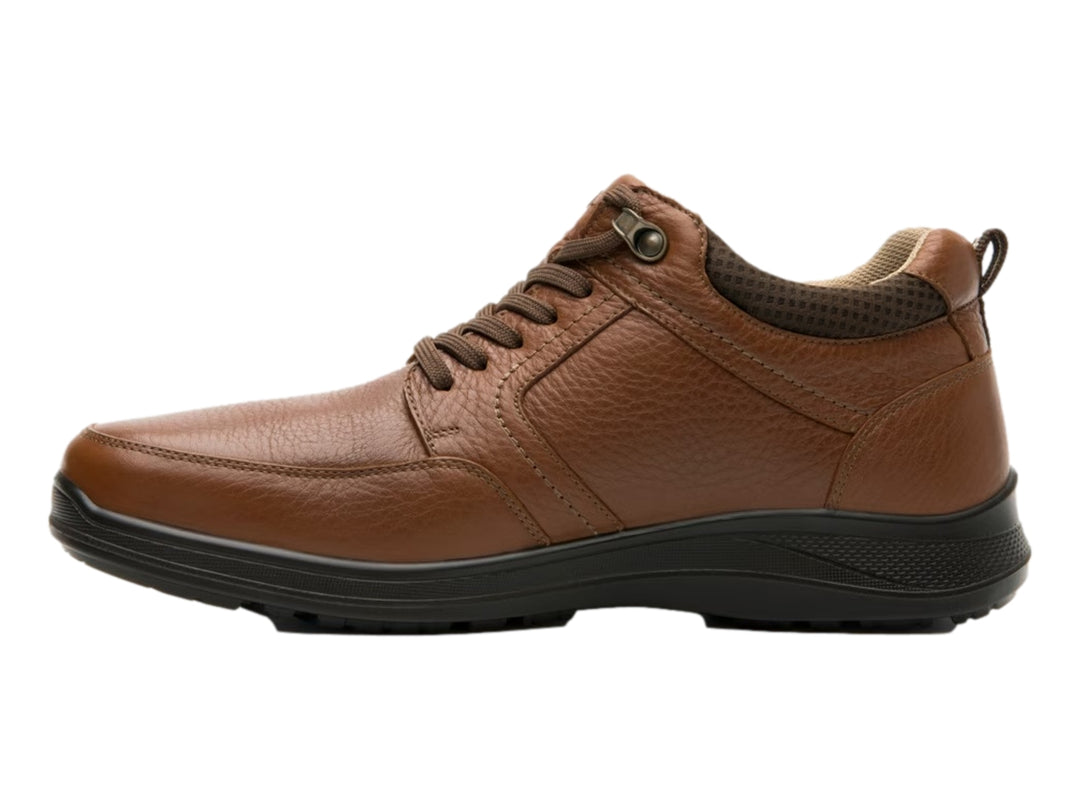 Zapato casual Flexi de color marrón con suela negra y cordones.
