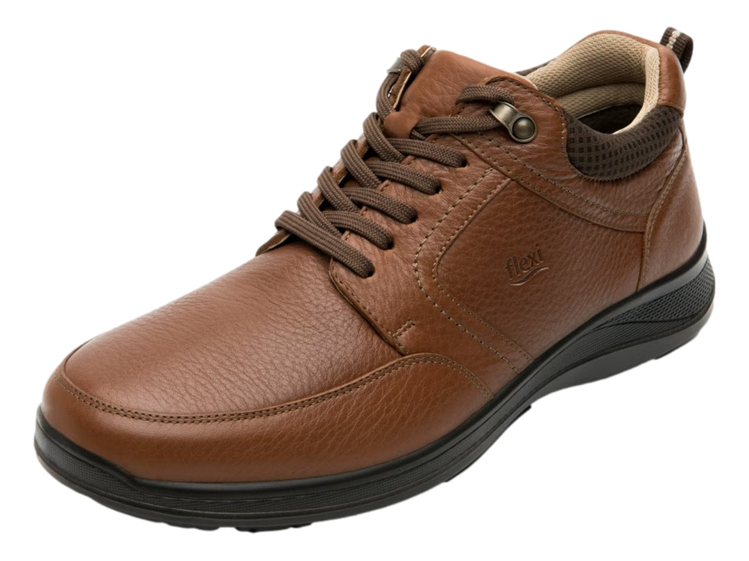 Zapato casual Flexi de color marrón con suela negra y cordones.
