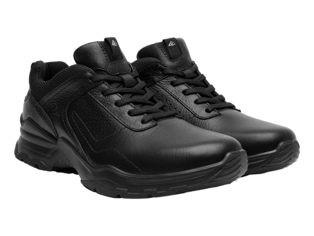Zapato Flexi color negro de cuero con cordones y suela gruesa.