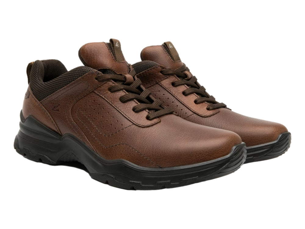 Zapato casual Flexi color marrón con suela gruesa negra y agujetas.