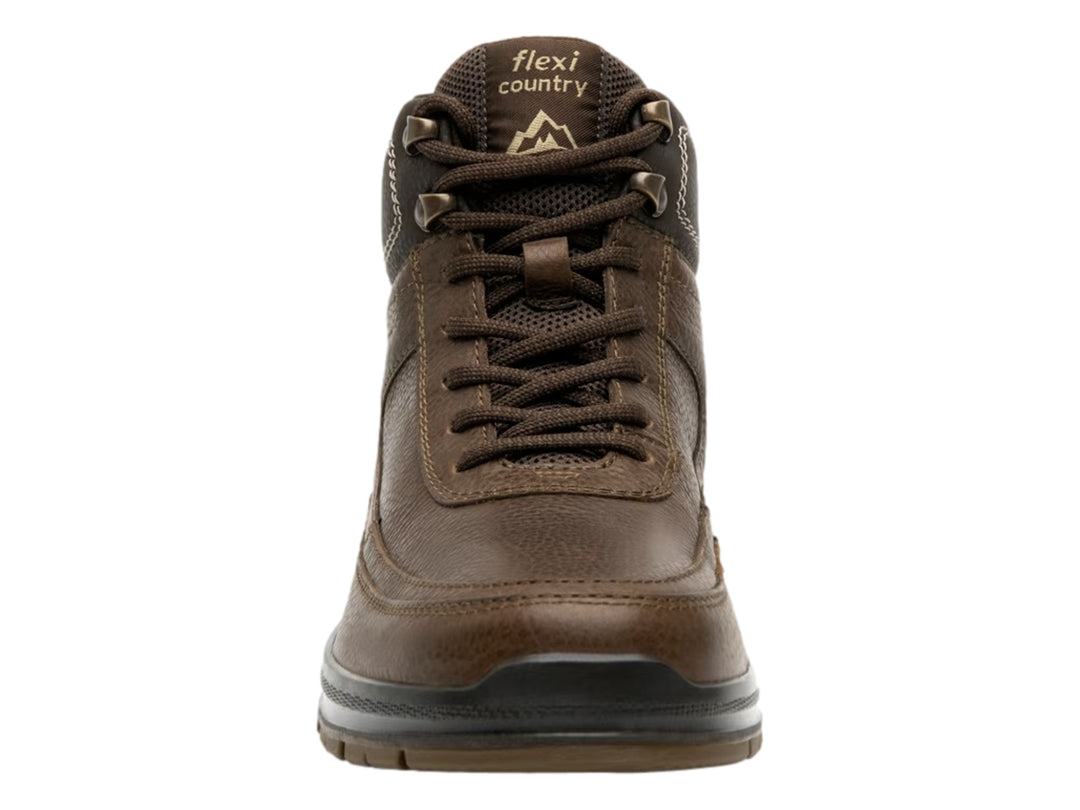 Botín Flexi color chocolate de cuero con suela negra y agujetas, estilo country.