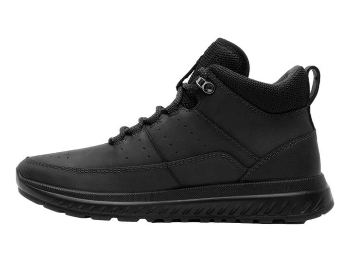 Zapato botín Flexi color negro con suela deportiva y textura mate.
