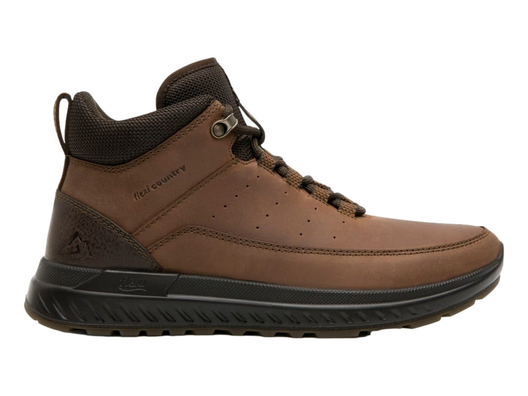 Zapato tipo botín Flexi color brandy con suela negra y cordones.