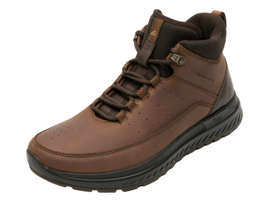 Zapato tipo botín Flexi color brandy con suela negra y cordones.