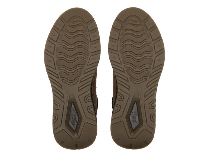 Zapato tipo botín Flexi color brandy con suela negra y cordones.