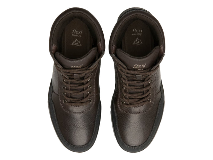 Bota Flexi color marrón y negro con suela robusta y cordones.