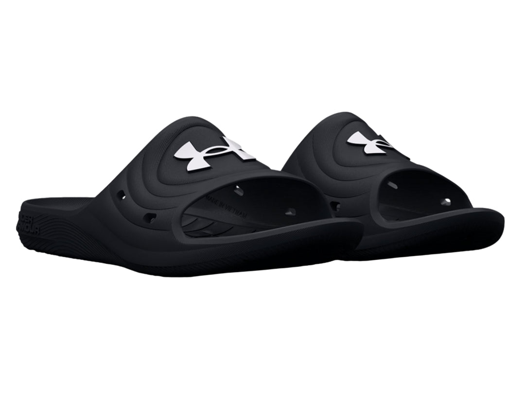 Sandalia Under Armour Locker IV SL en color negro con logotipo blanco en la parte superior.