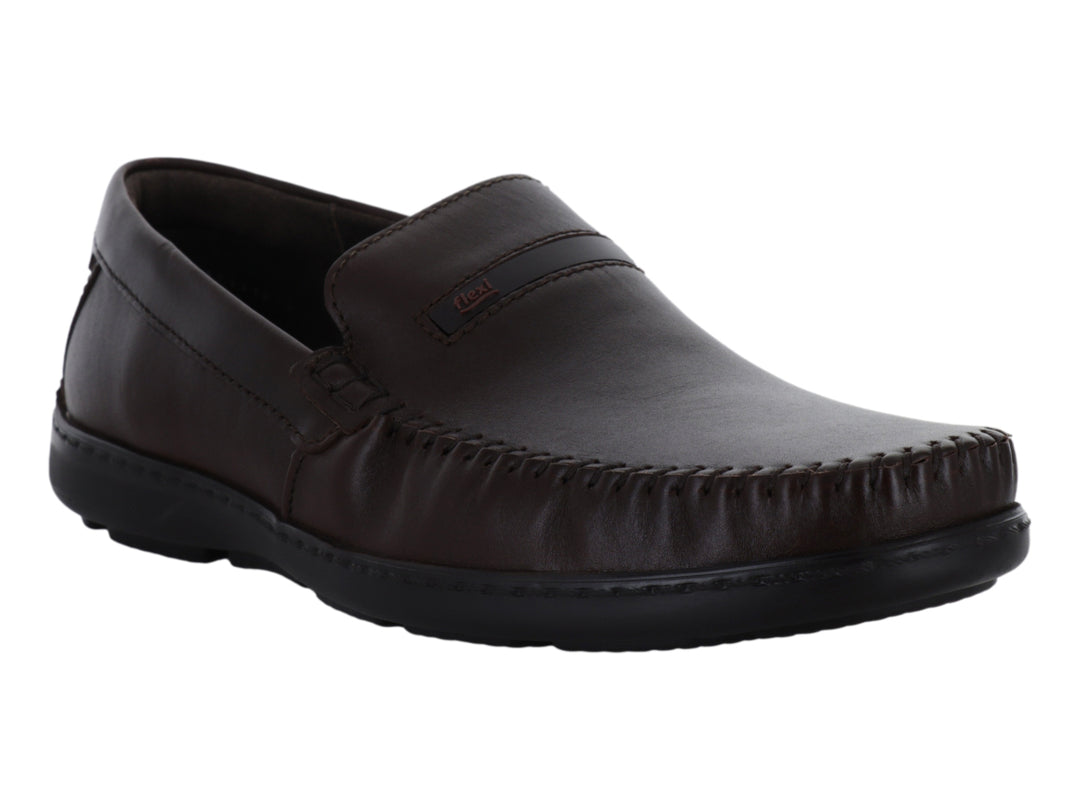 Zapato mocasín Flexi color marrón Oporto con suela negra, estilo casual.