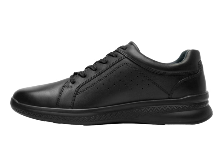 Zapato casual Flexi color negro de cuero con agujetas y detalles perforados laterales.