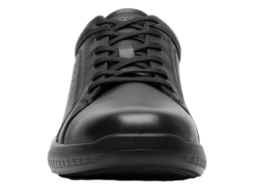 Zapato casual Flexi color negro de cuero con agujetas y detalles perforados laterales.