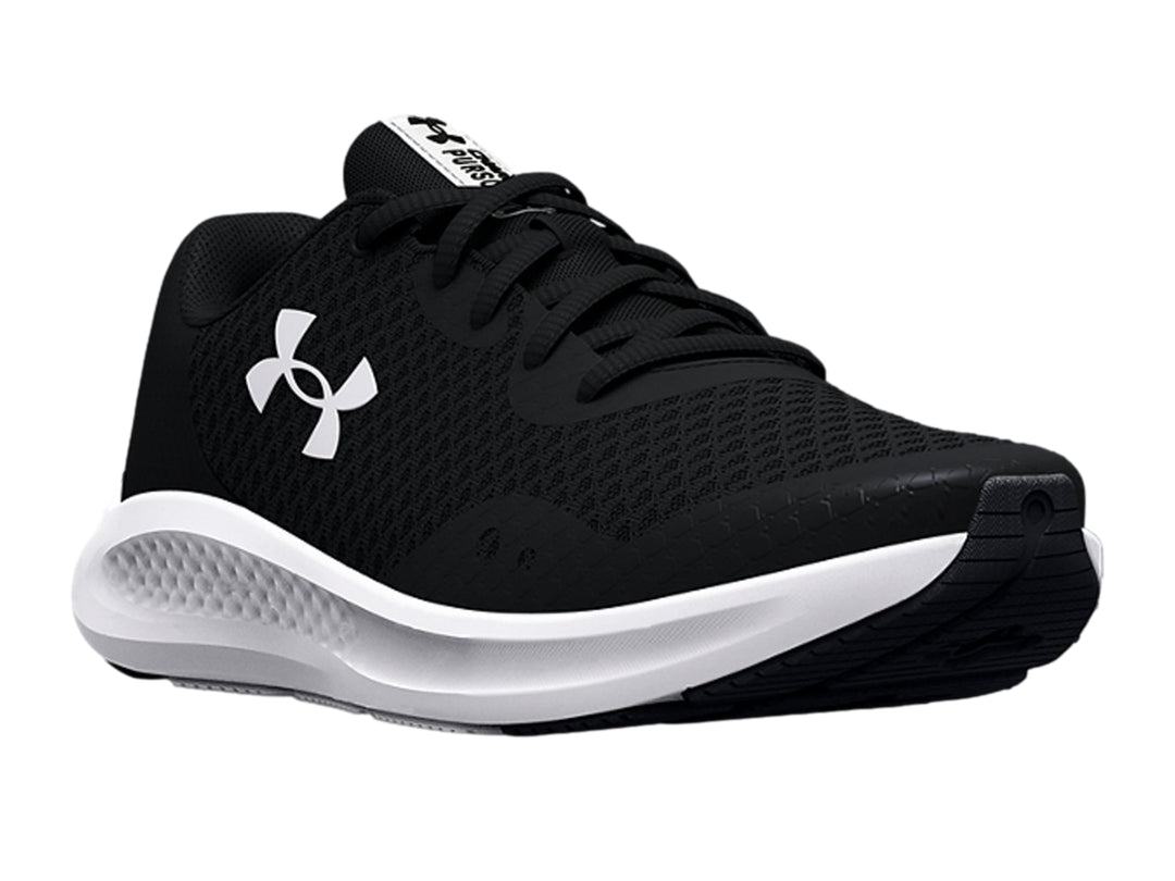 Tenis deportivos Under Armour para niños en color negro con suela blanca y logotipo blanco lateral.