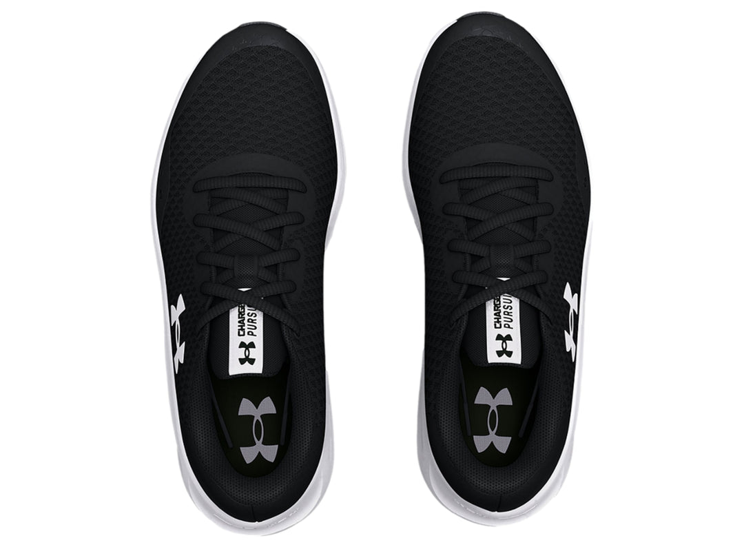 Tenis deportivos Under Armour para niños en color negro con suela blanca y logotipo blanco lateral.