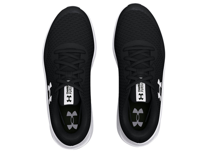 Tenis deportivos Under Armour para niños en color negro con suela blanca y logotipo blanco lateral.