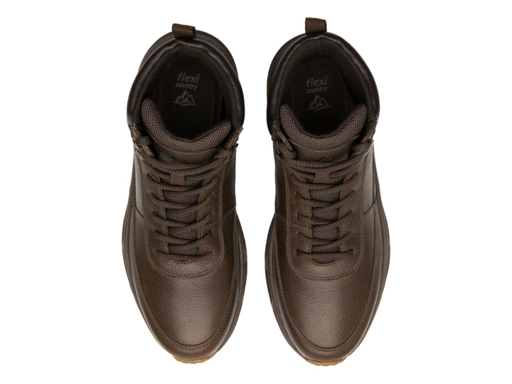 Botín Flexi color chocolate de cuero con suela robusta y cordones.