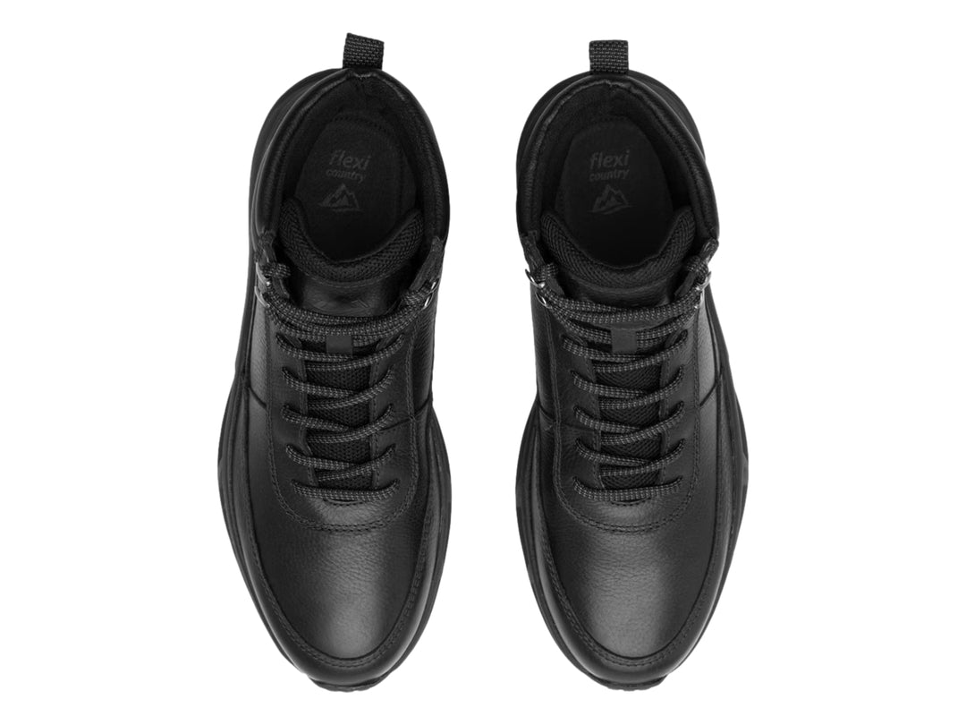 Botín negro de cuero Flexi con suela robusta y cordones.