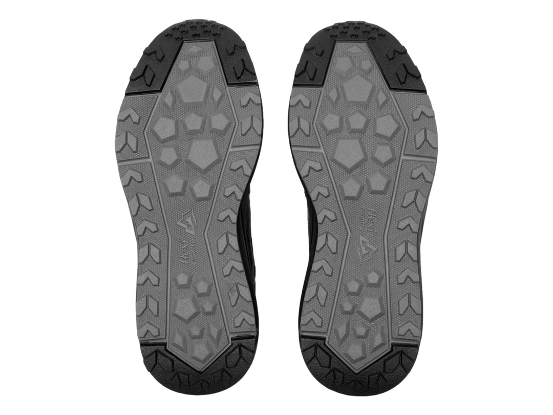 Botín negro de cuero Flexi con suela robusta y cordones.