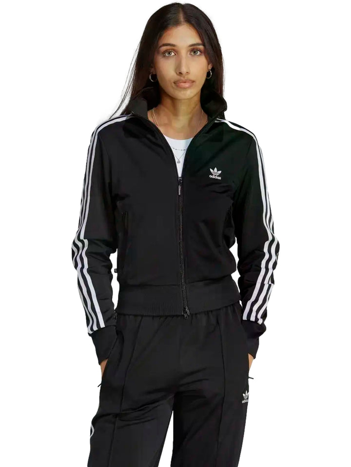 Chamarra deportiva Adidas Adicolor Classics Firebird en color negro con tres franjas blancas en las mangas.