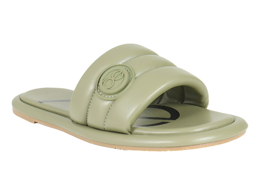Sandalias casuales color olivo con correa acolchada y logotipo en relieve.