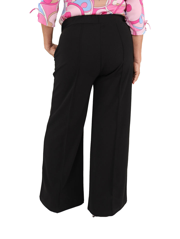 Pantalón negro de pierna ancha con costuras frontales y posteriores, estilo elegante para mujer.