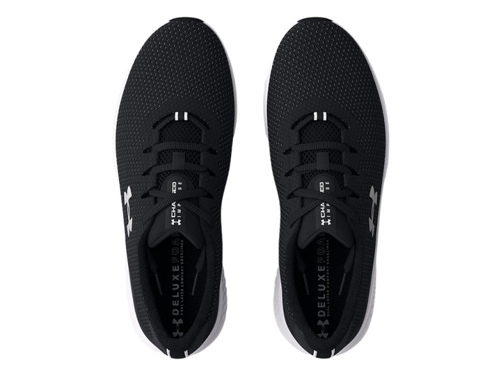 Tenis deportivos Under Armour Charged Impulse 3 en color negro con suela blanca y logo plateado lateral.