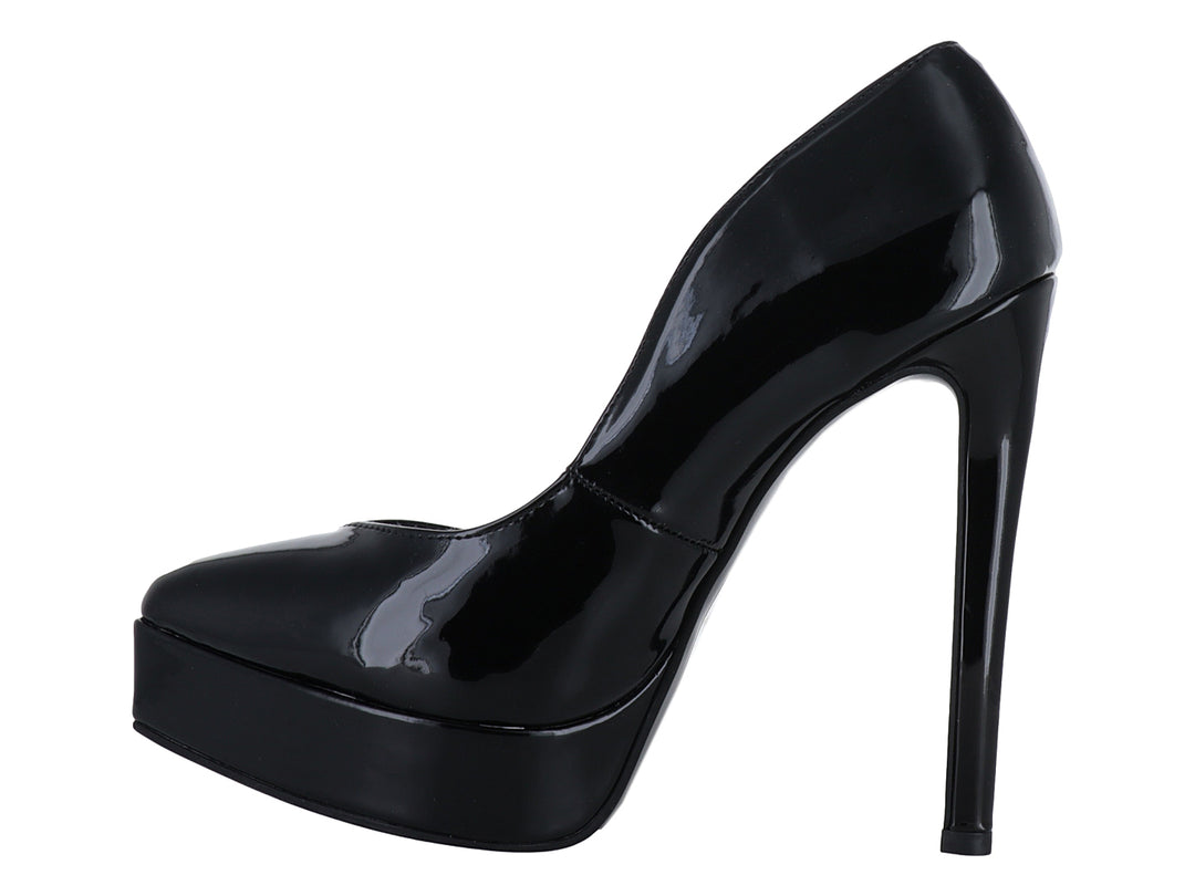 Zapato de tacón alto y plataforma en color negro brillante.