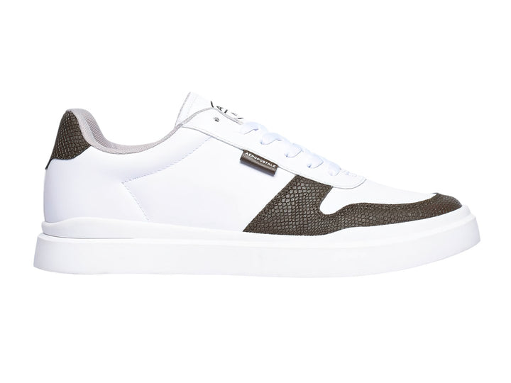 Tenis Aeropostale blancos con detalles en verde oscuro texturizado y suela blanca.