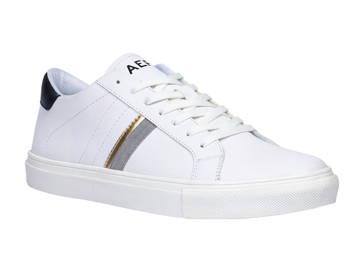 Tenis casuales Aeropostale color blanco con franjas laterales en dorado y gris, suela blanca y detalles negros en el talón.