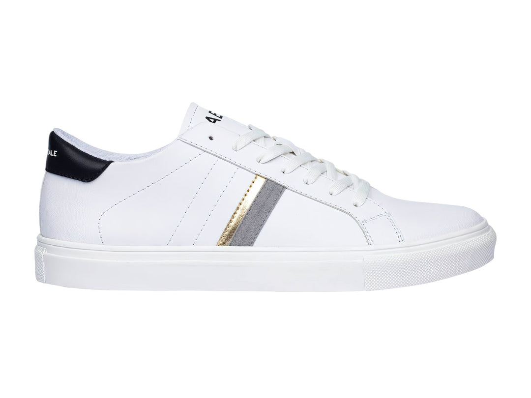 Tenis casuales Aeropostale color blanco con franjas laterales en dorado y gris, suela blanca y detalles negros en el talón.