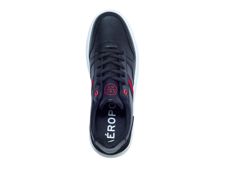 Tenis deportivos Aeropostale color negro con detalles en rojo y suela blanca.