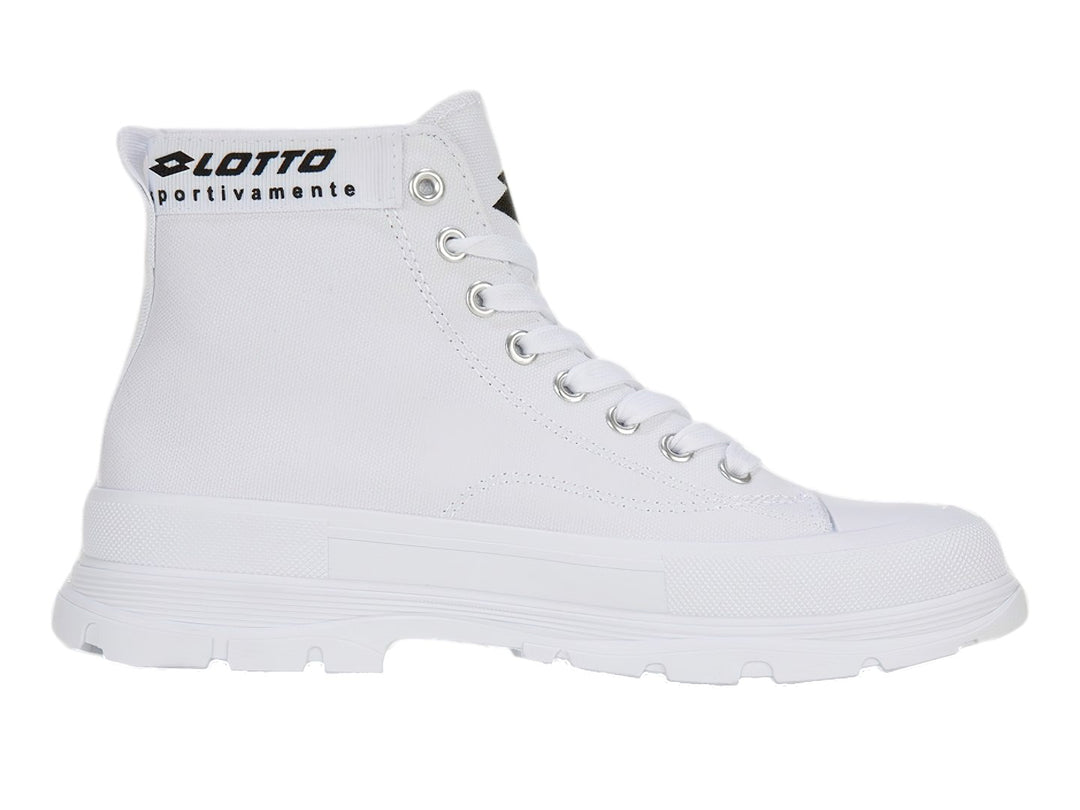 Tenis tipo bota de color blanco marca Lotto con suela gruesa y cordones.