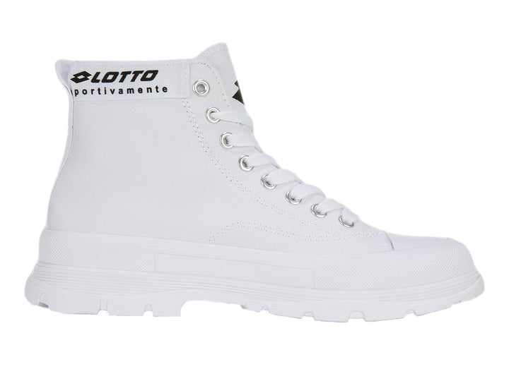 Tenis tipo bota de color blanco marca Lotto con suela gruesa y cordones.