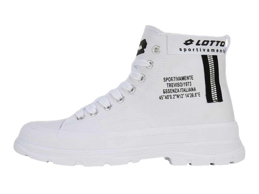 Tenis tipo bota de color blanco marca Lotto con suela gruesa y cordones.