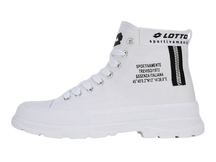 Tenis tipo bota de color blanco marca Lotto con suela gruesa y cordones.