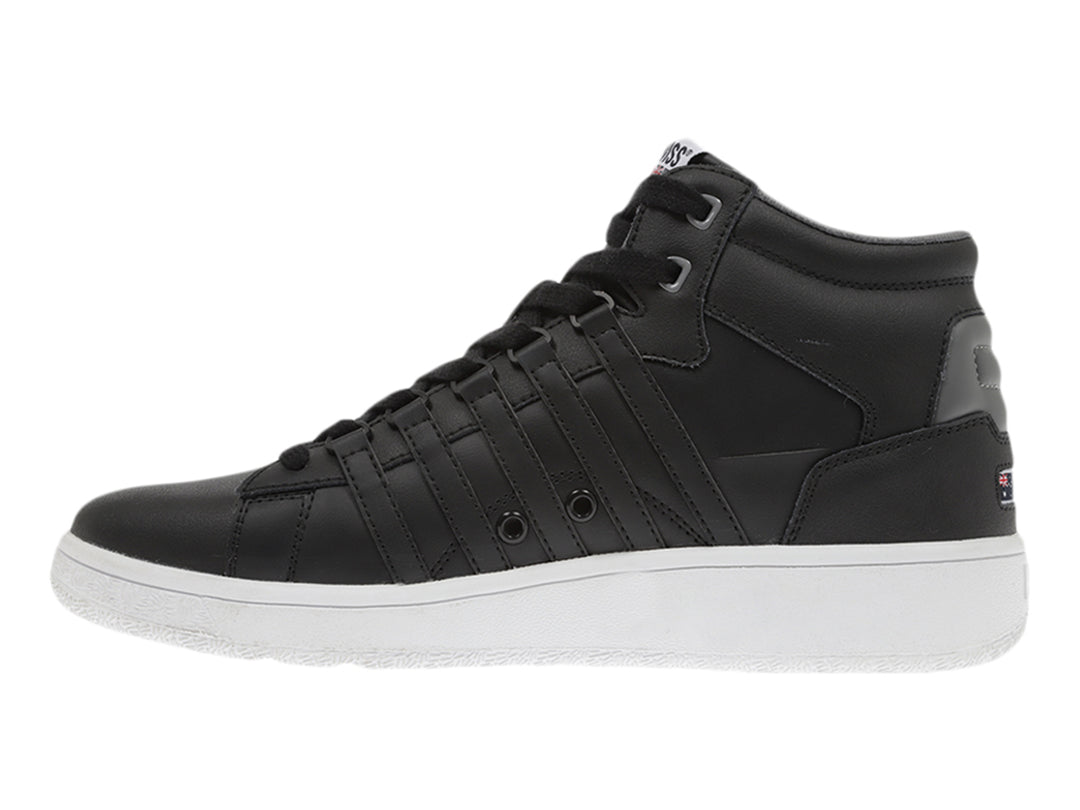 Tenis K-Swiss modelo Court P Mid en color negro con suela blanca y detalles dorados laterales.