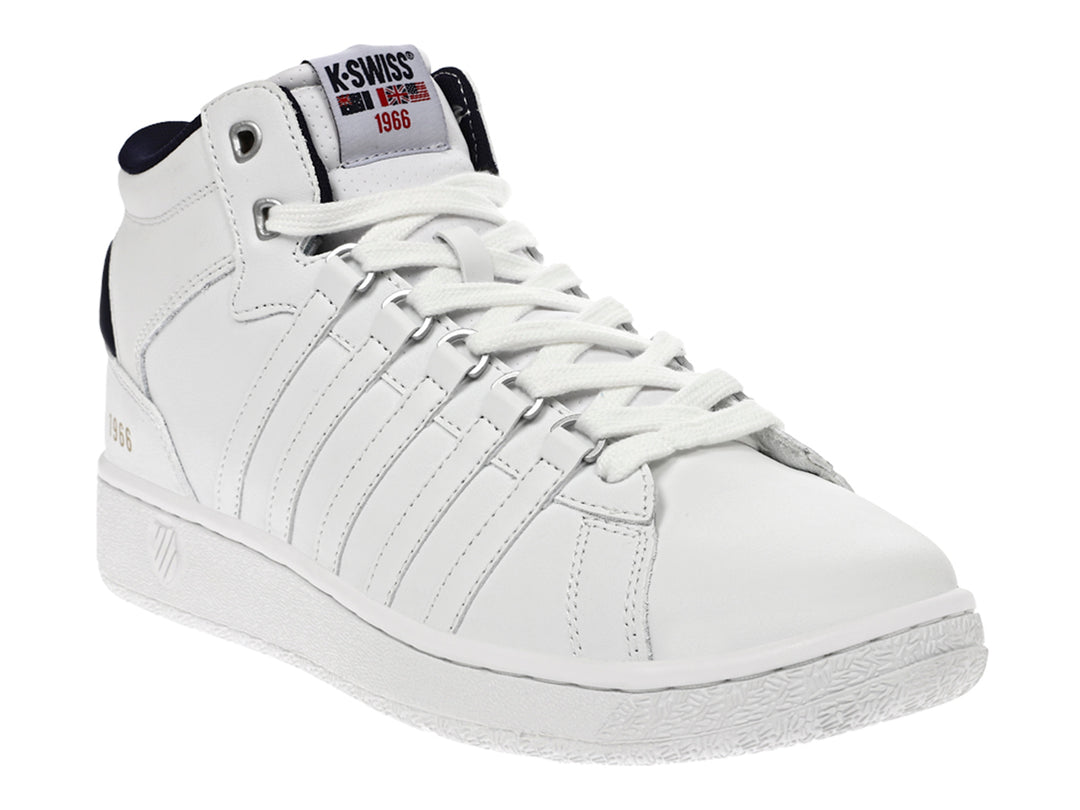 Tenis K-Swiss de media caña color blanco con detalles en azul marino.