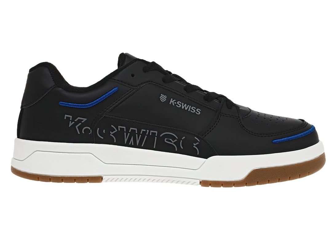 Tenis K-Swiss color negro con suela blanca y café, detalles en azul y logotipo lateral blanco.