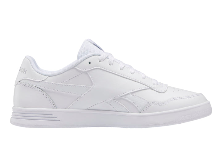Tenis deportivos Reebok Court Advance en color blanco total, vista lateral sobre fondo blanco.