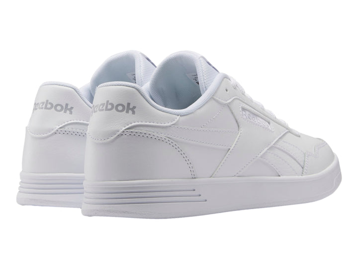 Tenis deportivos Reebok Court Advance en color blanco total, vista lateral sobre fondo blanco.